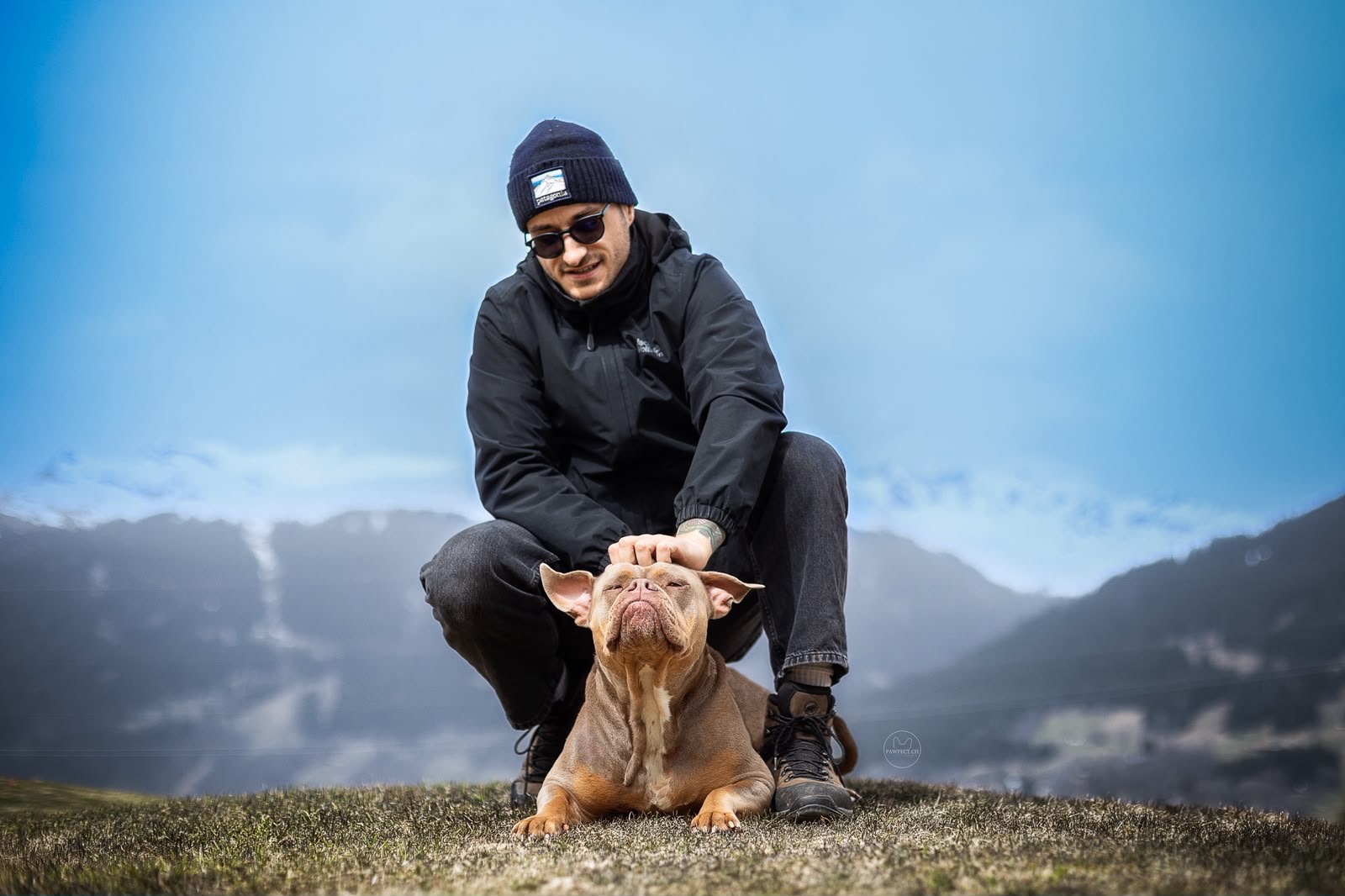 Valentino Rusconi, Referent der Zusatzausbildung Verhaltenstraining, mit seinem Hund